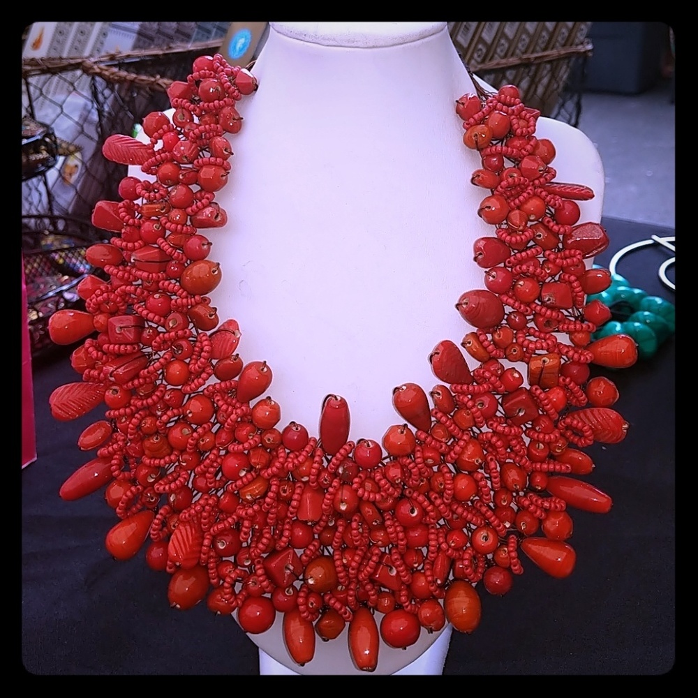 The popular statement necklaces are back❣️❣️❣️ - Picture 1 of 3